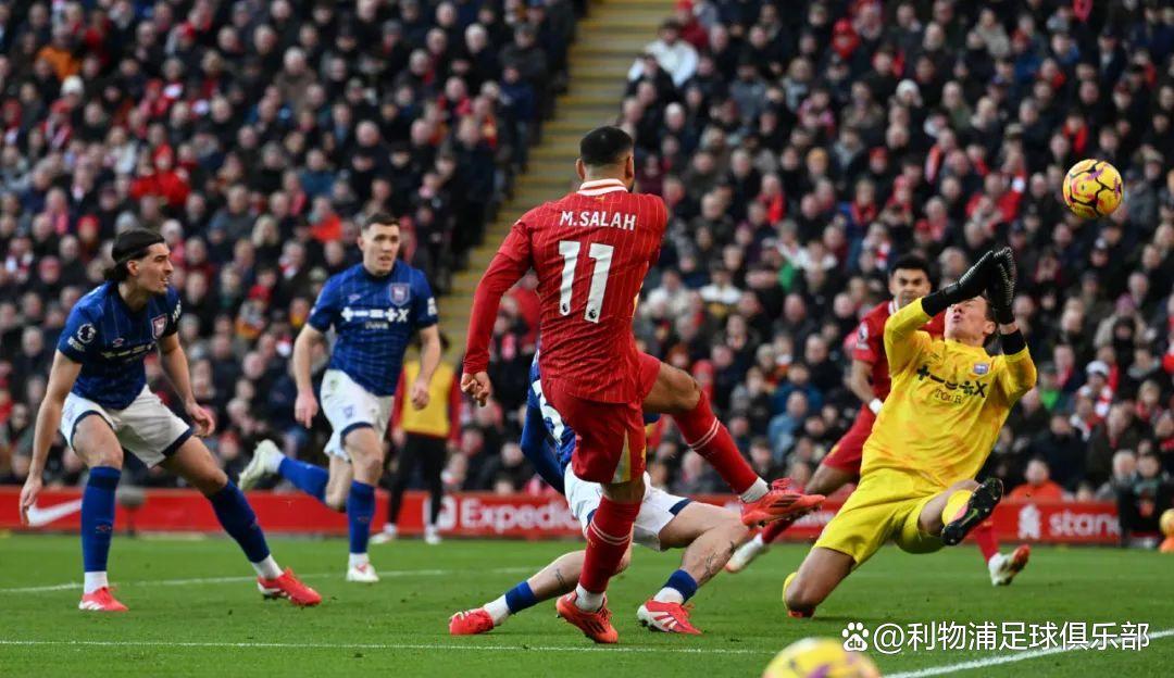 巴西球星内马尔被欺负